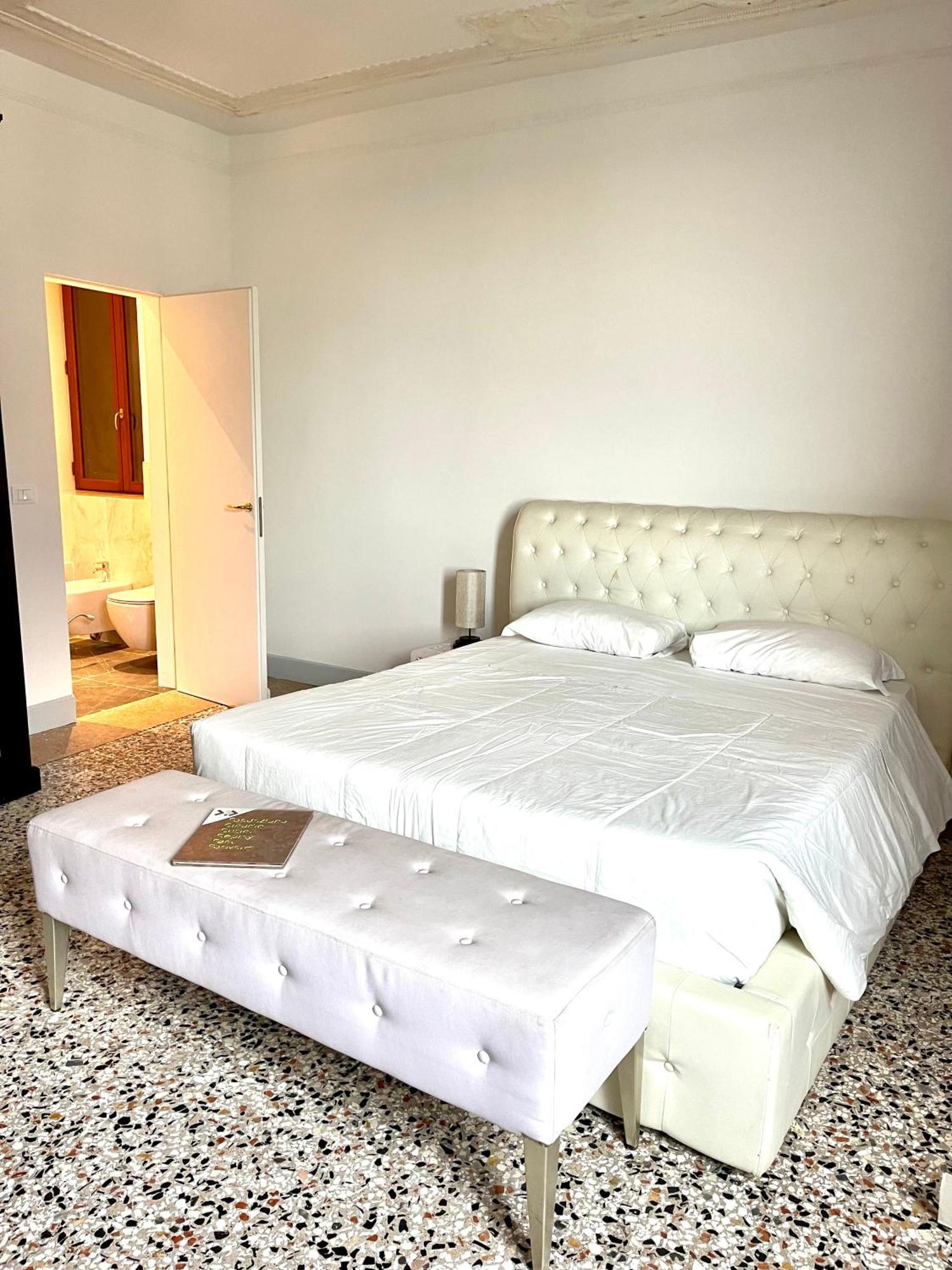 Апартаменты The B Collection - San Marco Riva Schiavoni Венеция Экстерьер фото